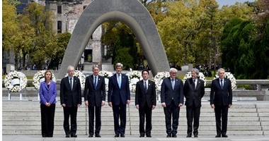 وزراء خارجية مجموعة الـ7 وضمنهم كيرى يزورون النصب التذكارى فى هيروشيما
