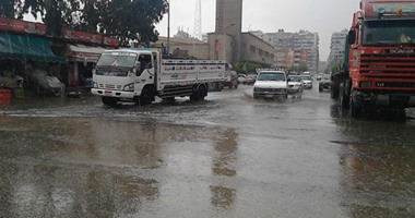 بالصور.. غرق شوارع بورسعيد وإغلاق المحال التجارية بسبب الأمطار الغزيرة ‎
