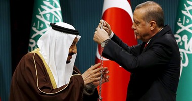 الرئيس التركى يمنح الملك سلمان وسام الجمهورية التركية