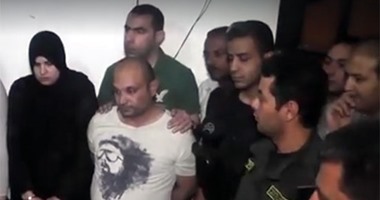 بالفيديو.. لحظة ضبط أمين حافظ شقيق "الدكش" وكشف مخازن السلاح بالجعافرة