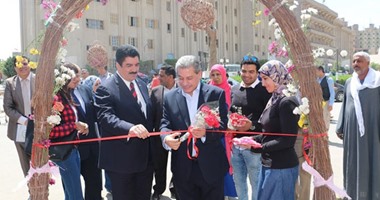 رئيس جامعة بنى سويف يفتتح معرض زهور النباتات الطبية النادرة