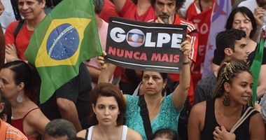 بالصور.. أنصار الحكومة البرازيلية يخرجون للشوارع دعما للرئيسة