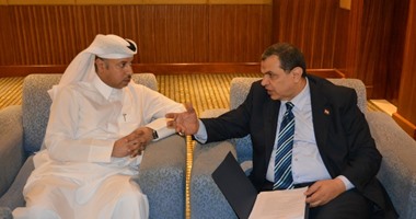 وزير العمل القطرى يتعهد بحل مشاكل العمالة المصرية فى بلاده