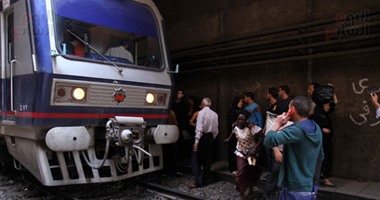 موظف يحاول الانتحار بإلقاء نفسه أمام قطار بمحطة جمال عبد الناصر