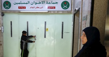 بالصور.. الأمن الأردنى يخلى مقر الإخوان فى عمان ويغلقه بالشمع الأحمر