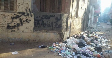 صحافة المواطن.. قارئ يشكو إلقاء مخلفات المستشفيات بأحد شوارع ميت غمر