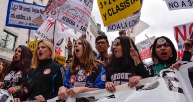 بالصور.. طلاب إسبان يحتجون على قانون التعليم والرسوم الجامعية
