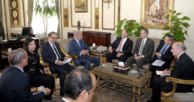 رئيس الوزراء يلتقى مسئولى شركة Honeywell العالمية