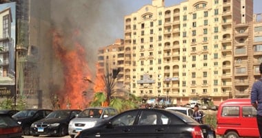 بالصور.. اشتعال النيران فى 5 سيارات بكورنيش المعادى 