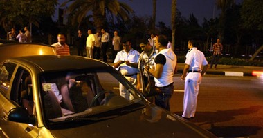 شرطة مرافق الجيزة تزيل إشغالات المقاهى والمحلات بميدان الحصرى بـ6 أكتوبر