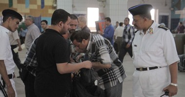 جمارك مطار القاهرة تحبط محاولة تهريب كمية من مستلزمات طب وجراحة الأسنان