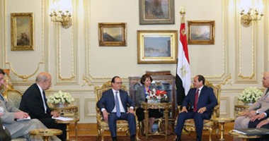 السيسى لـ"هولاند": مصر دولة مدنية ديمقراطية حديثة تعلى مبدأ سيادة القانون