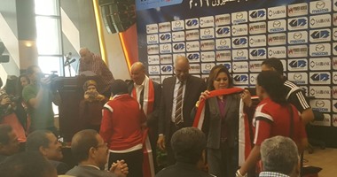بالصور.. علم مصر "مكافأة" مجلس الجبلاية للاعبات منتخب السيدات