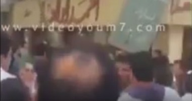 بالفيديو.. أهالى عابدين يطاردون المتضامنين مع متظاهرى"تعيين الحدود"