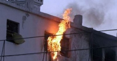 ارتفاع ألسنة اللهب و الأدخنة من حريق شركة السيارات بـ"أبو رواش"