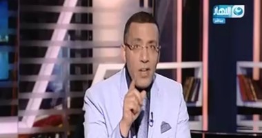 خالد صلاح يستنكر لقاء معارضين بالرئيس الفرنسى: "محقونين كالفراخ البيضاء"