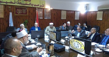 بالصور.. بدء الاجتماع الشهرى لمجلس جامعة الأزهر بحضور عباس شومان