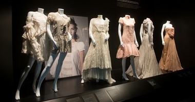 أزياء متنوعة فى معرض لمصممة الأزياء الفرنسية "Anne Valerie Hash"