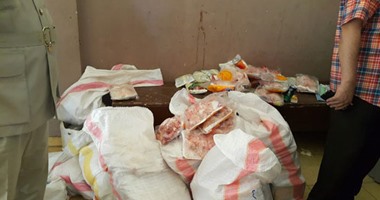 حكمدار سوهاج يقود حملة تموينية ويضبط 7 أطنان مواد غذائية منتهية الصلاحية