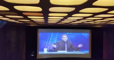 باسم يوسف يتعرض لشتائم من مصريين بلندن خلال عرض مسرحى يحرض ضد مصر