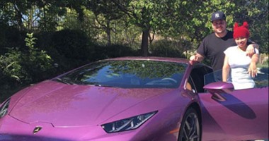 بالفيديو والصور.. بلاك شاينا تتلقى سيارة "Lamborghini" هدية من خطيبها