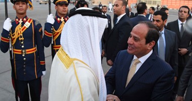 بالفيديو والصور.. الرئيس السيسى يستقبل محمد بن زايد بمطار القاهرة