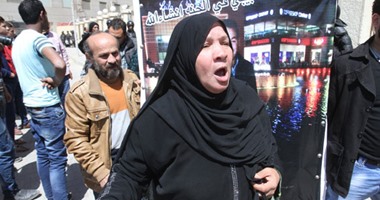 أفراح ودموع أهالى قتيل الدرب الأحمر بعد الحكم بالمؤبد على رقيب الشرطة