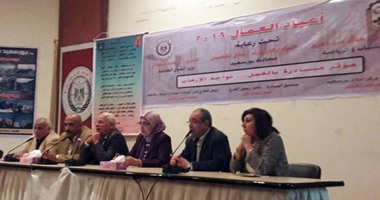 محافظ بورسعيد يكرم 50 قيادة عمالية فى مؤتمر شباب العمل بمجمع الإعلام