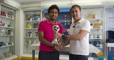 عمرو وردة يتسلم جائزة أفضل لاعب فى بانياتوليكوس اليونانى