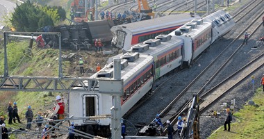 بالصور.. مصرع وإصابة 9 أشخاص بعد انحراف قطار عن مساره بكوريا الجنوبية