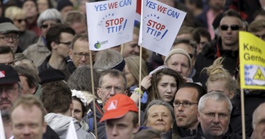 بالصور..الألمان ينتظرون أوباما بمظاهرات حاشدة ضد اتفاقية التبادل الحر