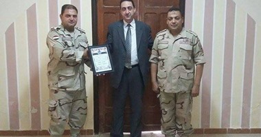 إدارة برج العرب التعليمية تكرم قيادات بالقوات المسلحة احتفالا بعيد سيناء