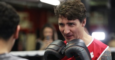 رئيس وزراء كندا يستعرض مهاراته فى الملاكمة فى صالة الأساطير بأمريكا