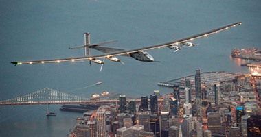 طائرة تعمل بالطاقة الشمسية تكمل رحلتها عبر المحيط الهادى