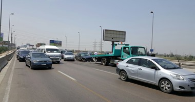 توقف حركة المرور أعلى محور 26 يوليو بسبب حادث تصادم سيارتين 