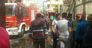 بالصور.. "الحماية المدنية" تكافح حريق حديقة مستشفى الرمد فى الدقهلية