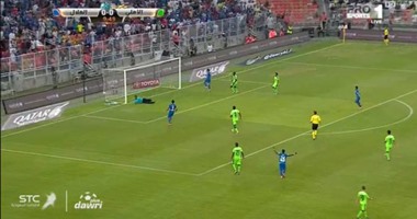 بالفيديو.. الهلال يحافظ على تقدمه أمام الأهلى بهدف فى الشوط الأول