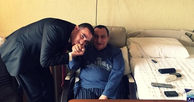 مؤسس "آسف يا ريس" ينفى خبر وفاة مبارك ويؤكد: بصحة جيدة
