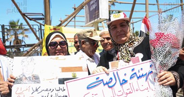 بالصور.. توافد المواطنين على ميدان القائد إبراهيم للاحتفال بعيد تحرير سيناء