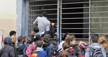 ناشط فرنسى: المهاجرون يقتحمون المدارس لعدم الموافقة على طلبات لجوئهم
