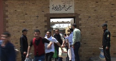 زغاريد ودموع عقب الإفراج عن 859 سجينا فى عيد تحرير سيناء