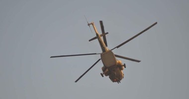طائرة هليكوبتر تحلق فى سماء "التحرير" لتأمين احتفالات عيد تحرير سيناء
