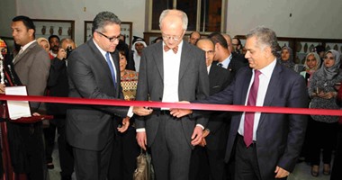 وزير الآثار يفتتح معرض "سيناء" بالمتحف المصرى