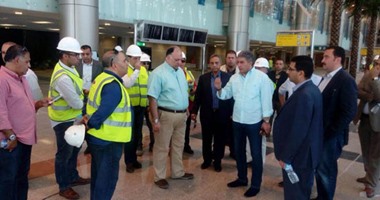 وزير الطيران يتفقد مبنى الركاب رقم "2" الجديد بمطار القاهرة