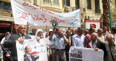 أصحاب المعاشات يتظاهرون بميدان طلعت حرب للمطالبة بإقرار الحد الأدنى الأجور