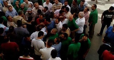 صحافة المواطن: عاملو مخازن سوبر ماركت شهير يتظاهرون للمطالبة بصرف الأرباح