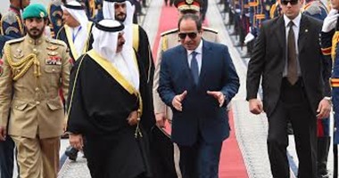 بالفيديو والصور..عاهل البحرين والسيسي يصلان قصر الاتحادية والمدفعية تطلق21 طلقة
