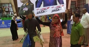 بالصور.. طلاب مديرية القاهرة يقدمون عرضا عسكريا خلال احتفالية ختام الأنشطة