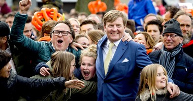 بالصور.. الهولنديون يحتفلون بعيد ميلاد الملك فيلم الكسندر الـ 49