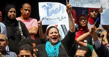 بالصور.. مسيرة الصحفيين تصل دار القضاء العالى.. والمشاركون يرفعون الأقلام